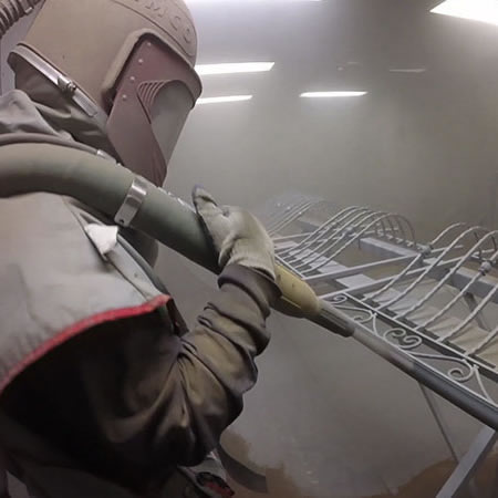 Chorro de arena para preparar superficies en metal en estructuras en Bogotá, Colombia