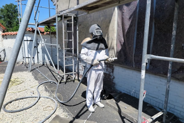 Limpieza con chorro abrasivo y con agua para la limpieza de casas edificios y monumentos en Bogotá